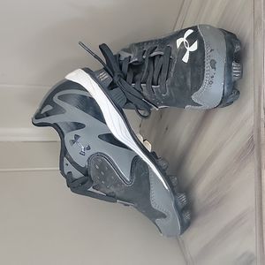 Boys Under Armor baseball cleats